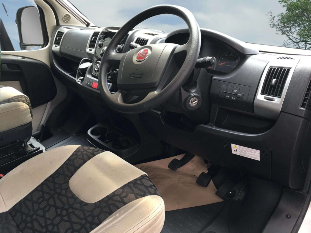 2 5 Interior 0ce9b9e1 Ab52 4049 993f 2cfd0c36e3a7