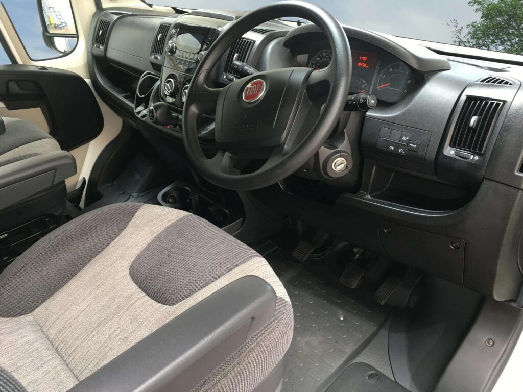 2 6 Interior 166784f0 216b 4163 8e7a 9701bf75af02