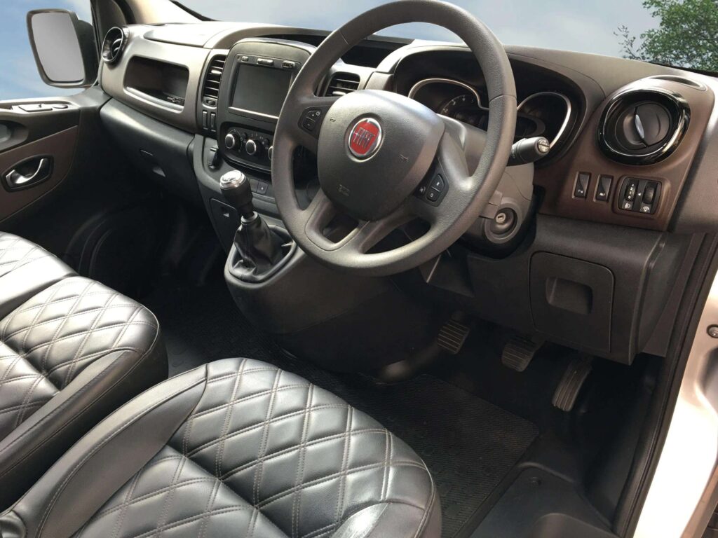 2 8 Interior E2f50865 Ddf4 4817 A8f8 951a558a1c36